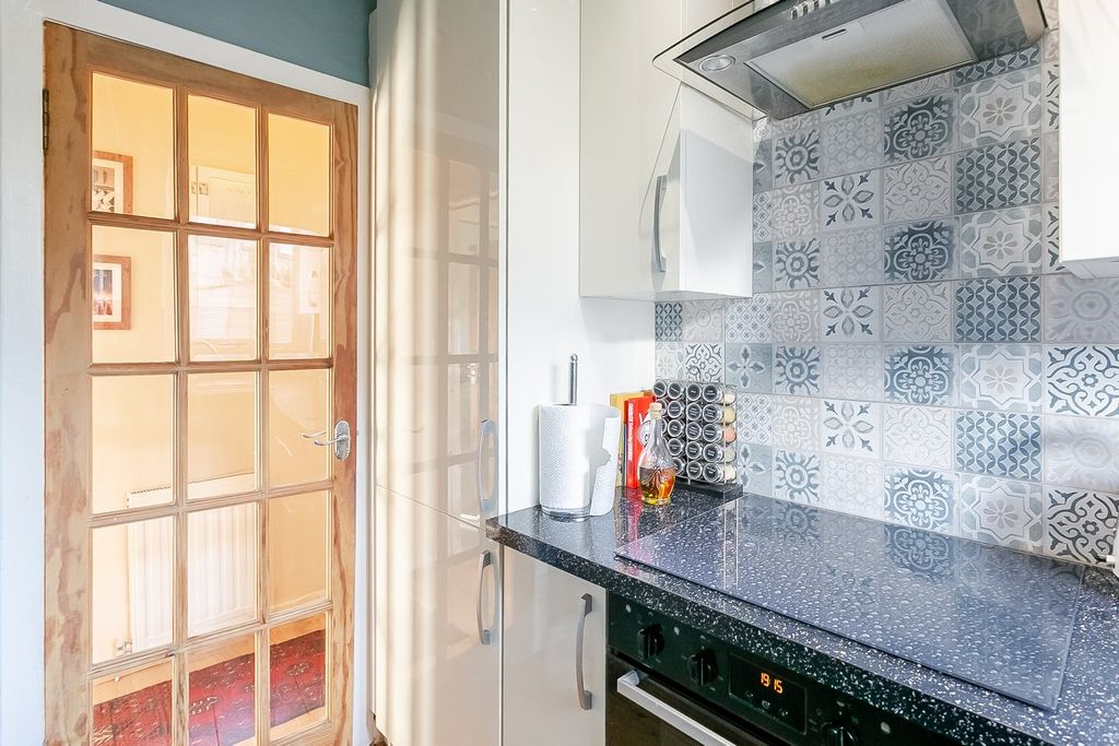Additional image 7 of 3 bed flat for saleLochend Avenue, Edinburgh EH7