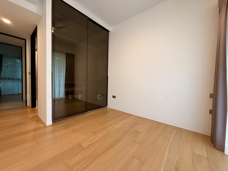 10 Harbourfront Avenue photo 4