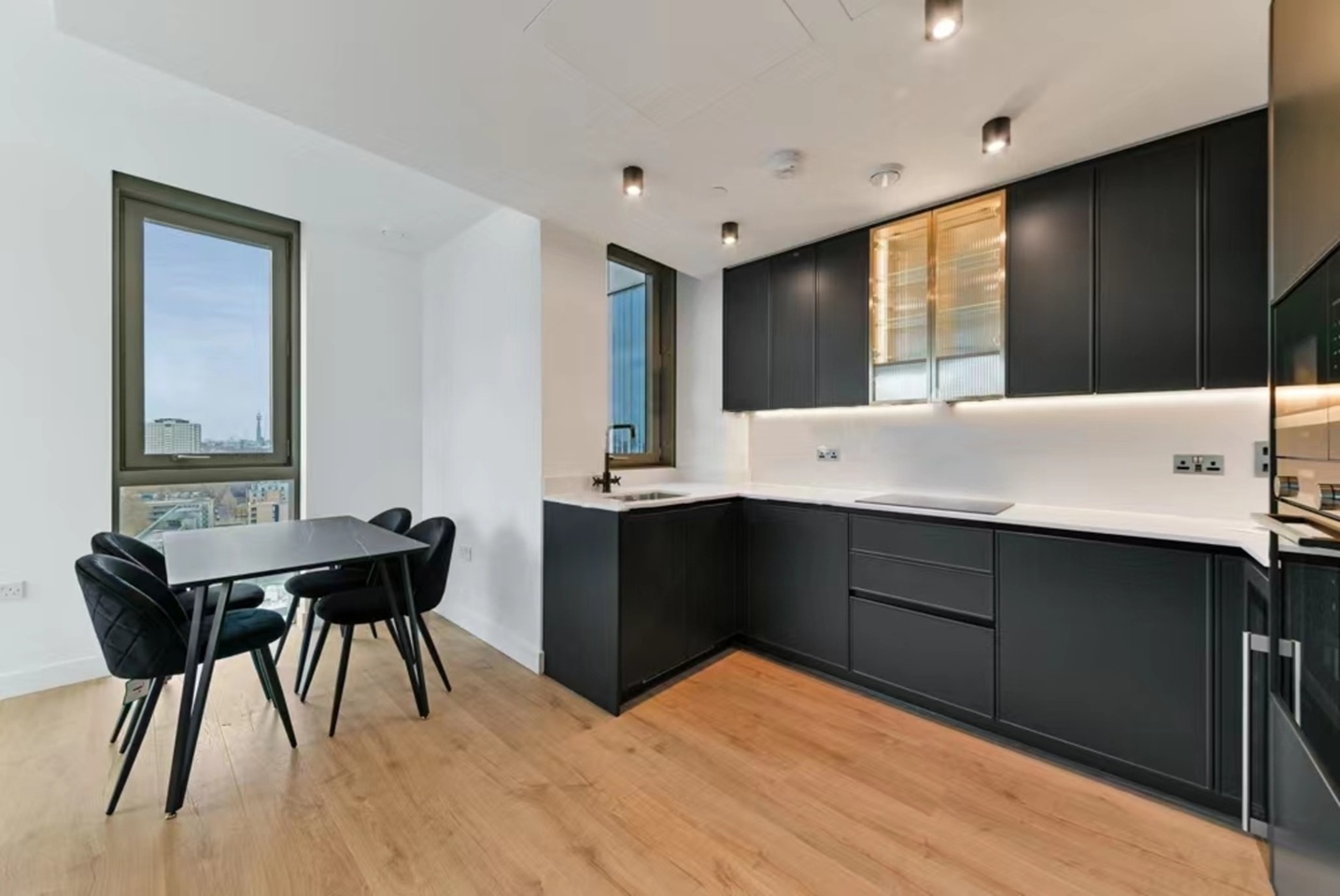2 Bed Flat, Carrara Tower, EC1V, N1 7GU photo 2