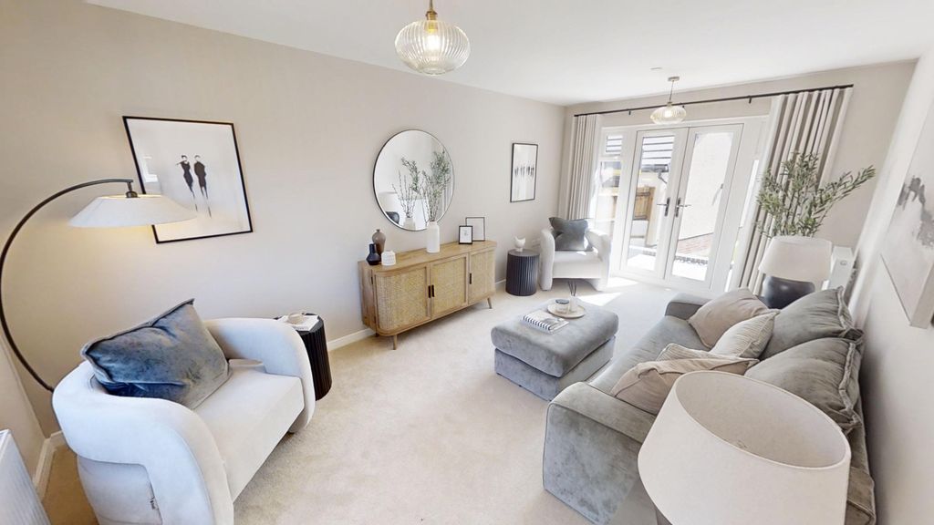4 bed detached house for saleMerthyr Road, Govilon NP7 photo 3