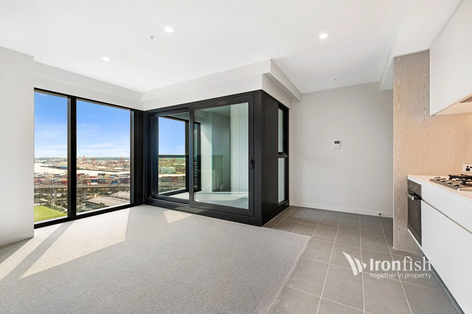2204/8 Pearl River Road, Docklands VIC 3008