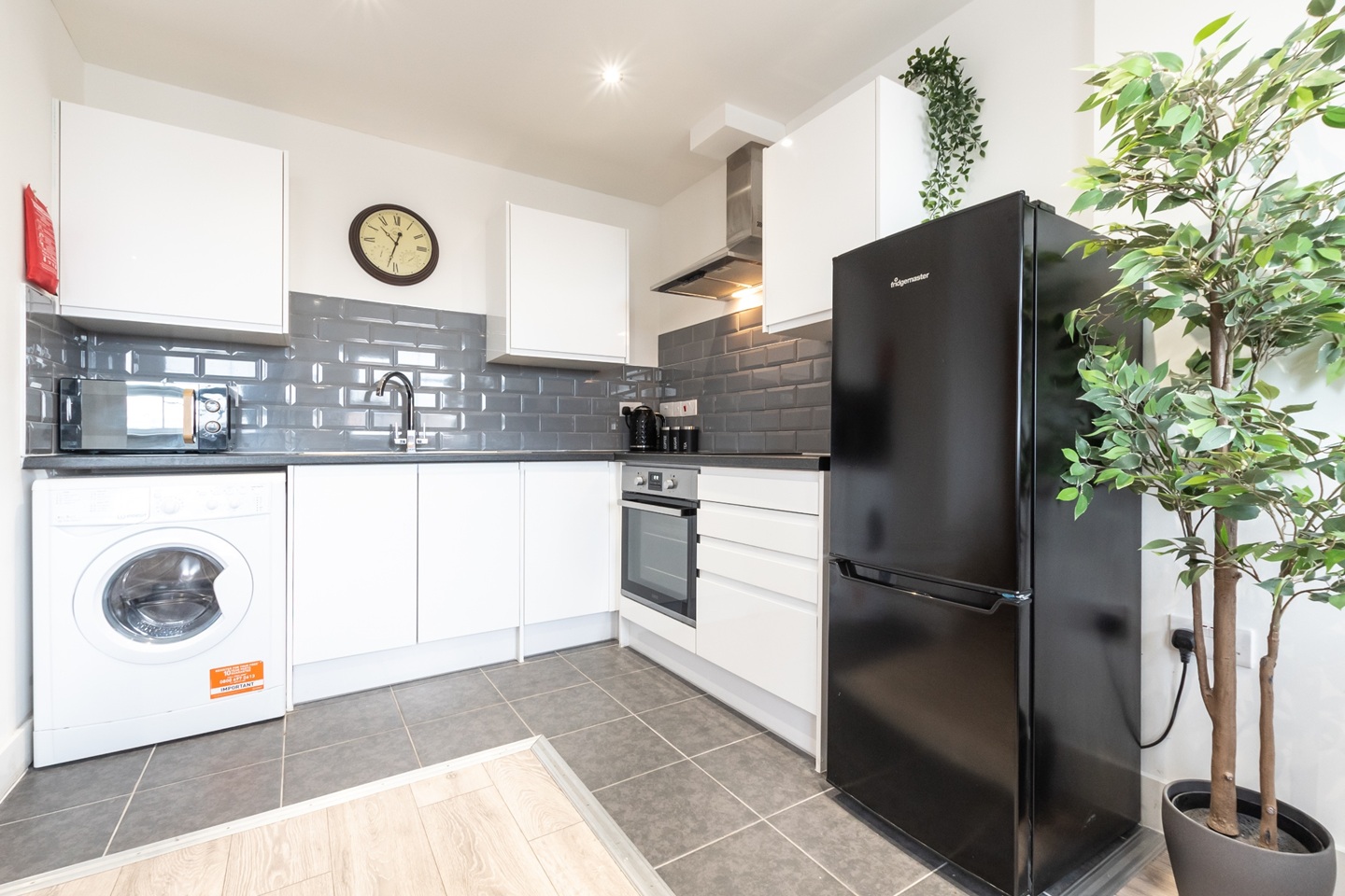 2 Bed Flat, Atlantic Mansions, SO14, N1 7GU photo 2