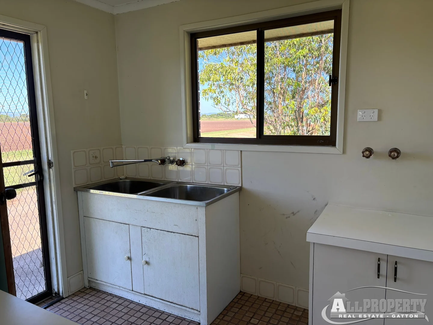 Additional image 9 of Lake Clarendon QLD 4343