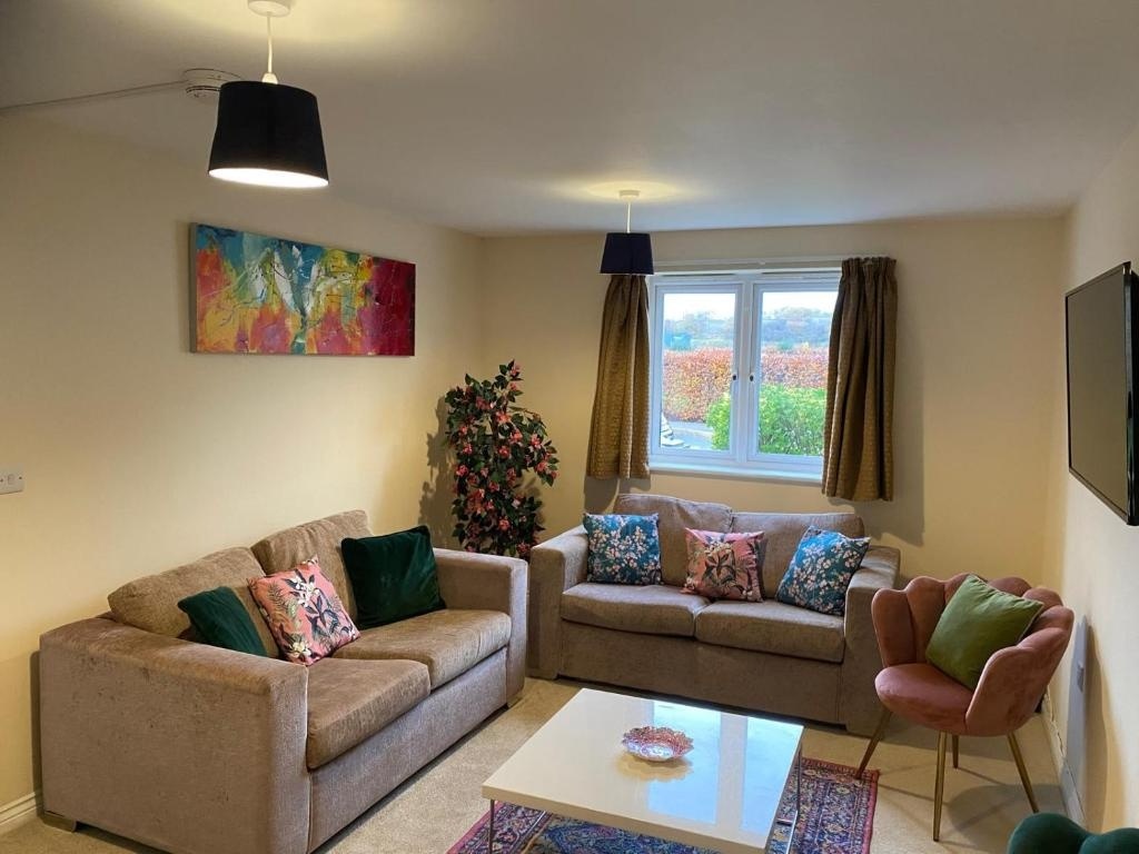 Additional image 2 of 4 Bed Terraced House, Topper St, CB4, N1 7GU
