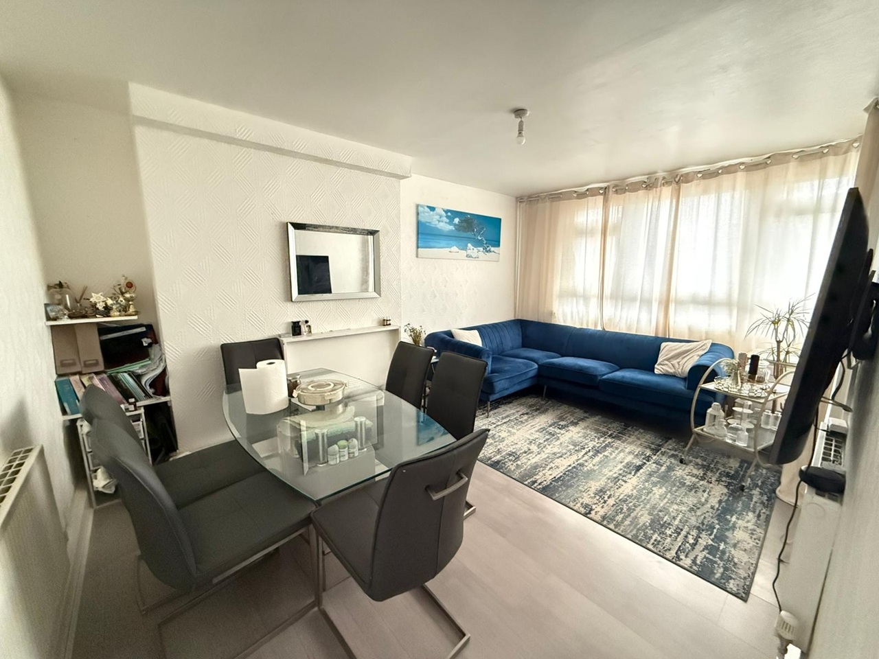 3 Bed Flat, Searles Close, SW11, N1 7GU photo 2