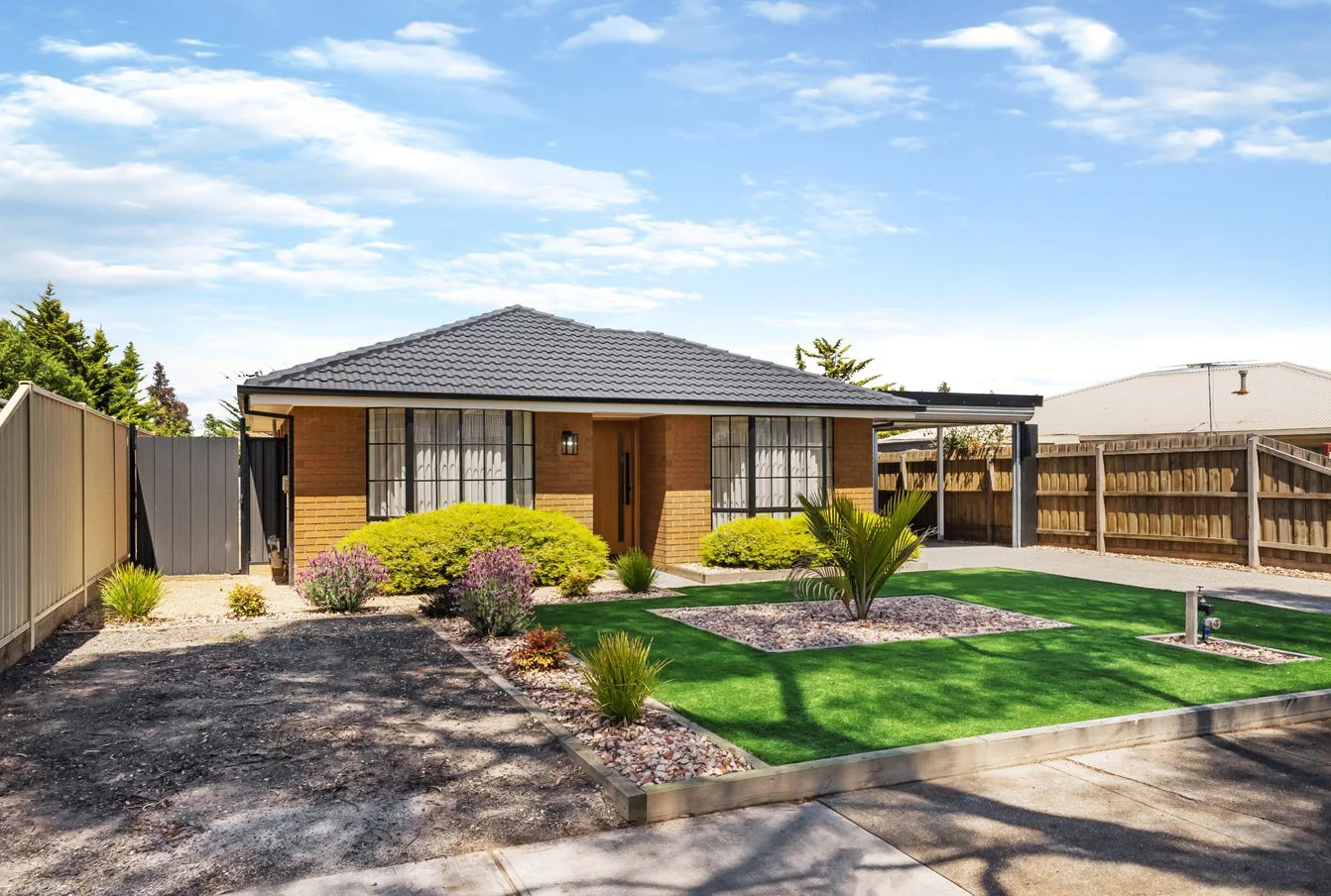 11 Lagarna Dr, Kurunjang VIC 3337