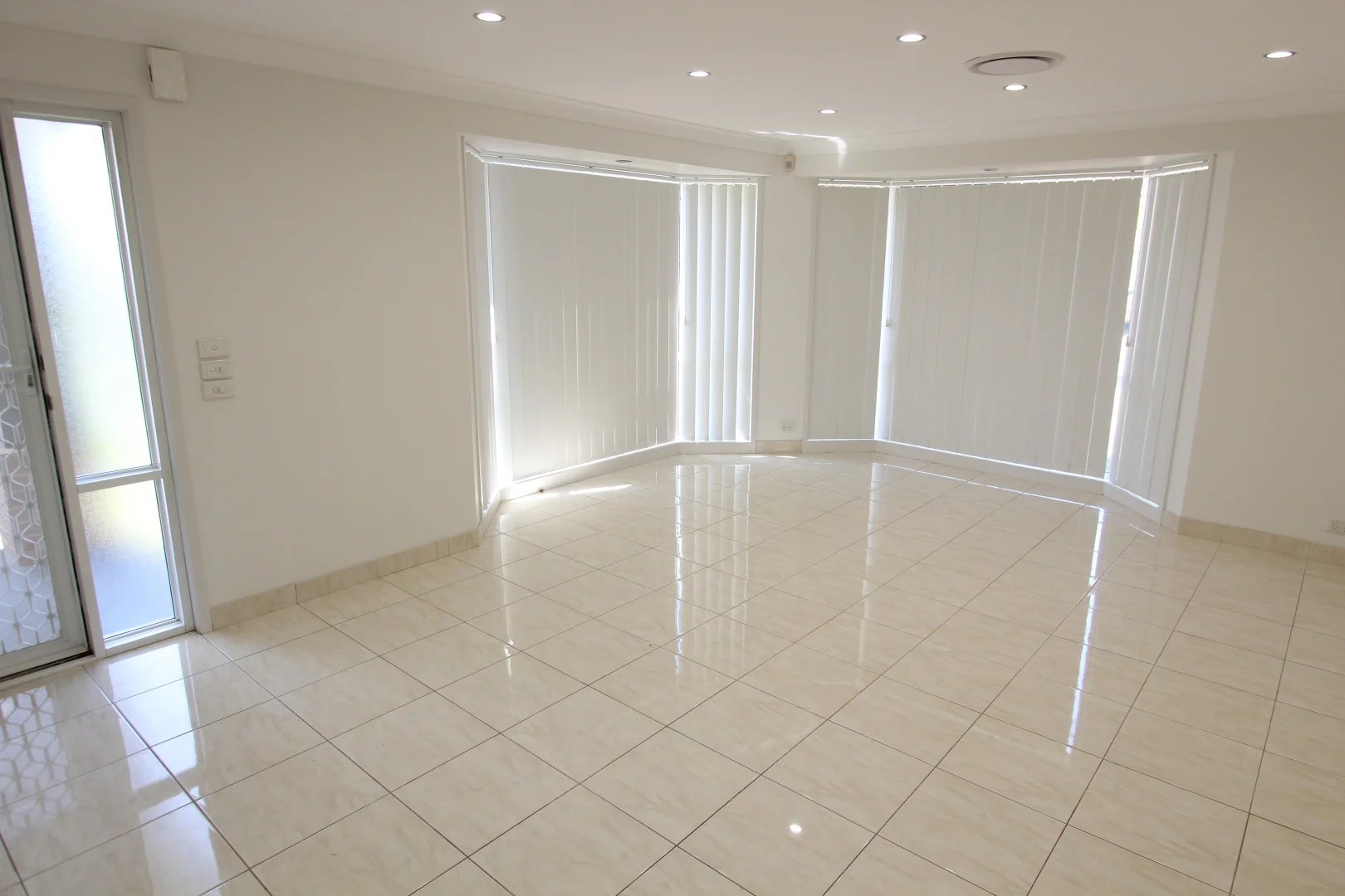 2 Eden Place, Prestons NSW 2170 photo 4