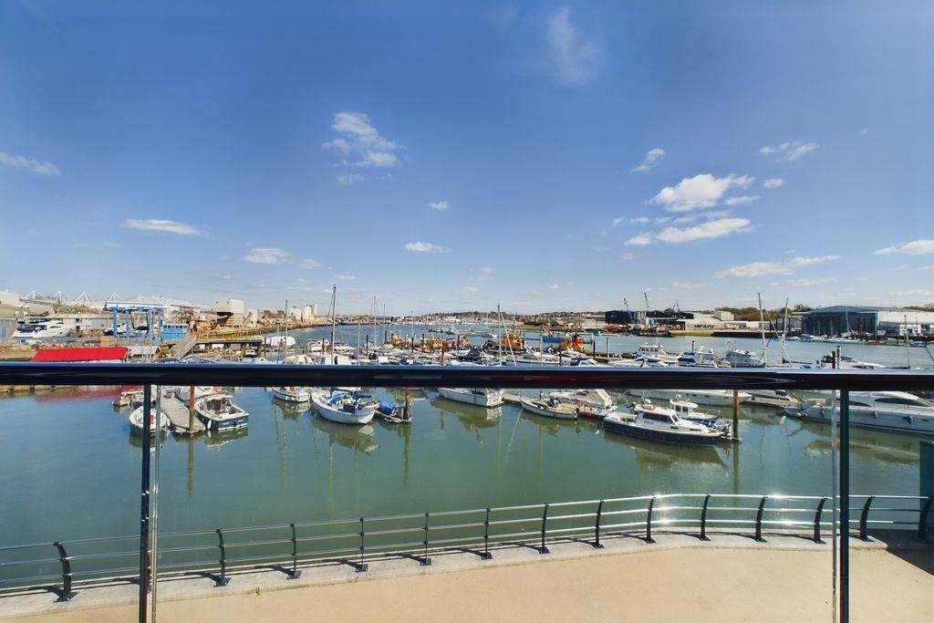2 Bed Flat, Thomas Blake Avenue, SO14, N1 7GU