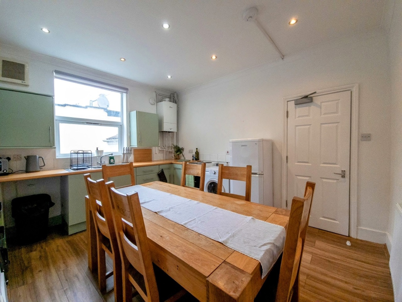 4 Bed Maisonette, Roundhill Crescent, BN2, N1 7GU photo 4