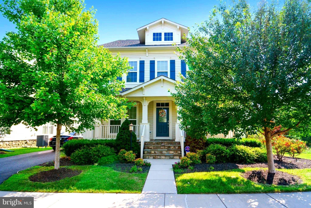 23381 Gardenwalk Drive, Ashburn, VA 20148