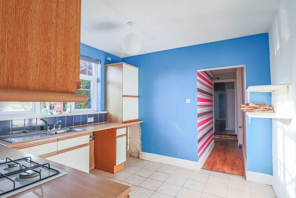 Additional image 7 of 2 bed flat for saleSevern Avenue, South Ward BS23