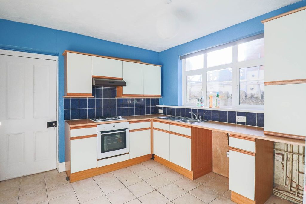 Additional image 6 of 2 bed flat for saleSevern Avenue, South Ward BS23