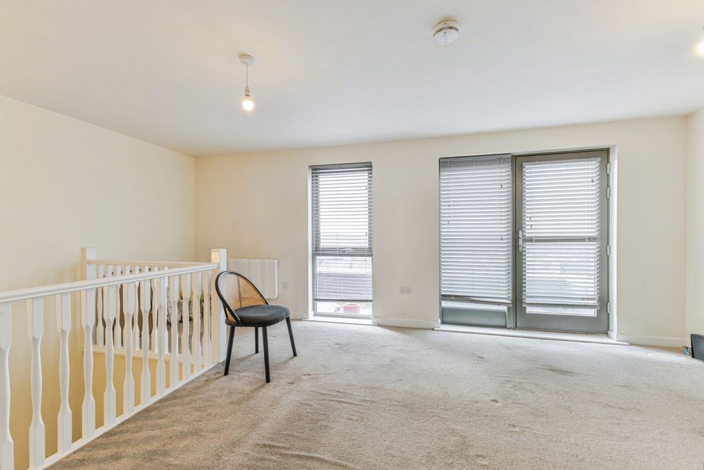 2 bed flat for saleTranchet Lane, Upton, Northampton, Northamptonshire NN5 photo 5