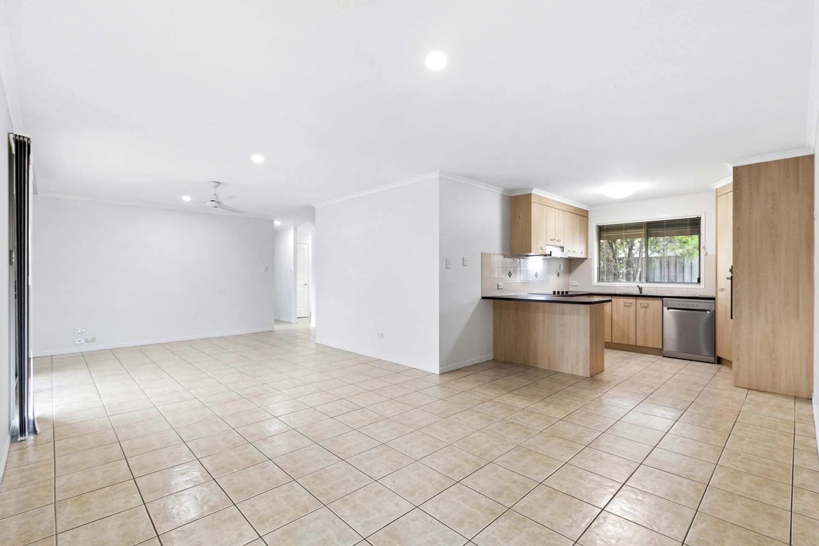 38 Endeavour Way, Eli Waters QLD 4655 photo 4