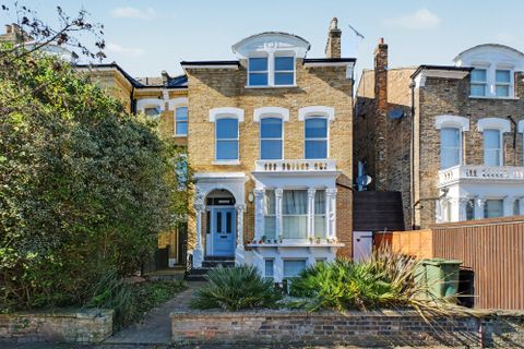 Queen Elizabeths Walk, London N16