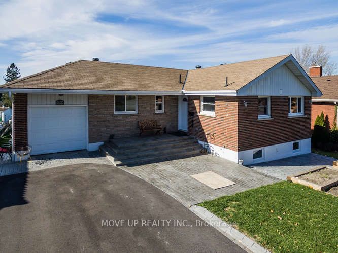 34 Hamilton Drive, Newmarket, ON, L3Y 3E8