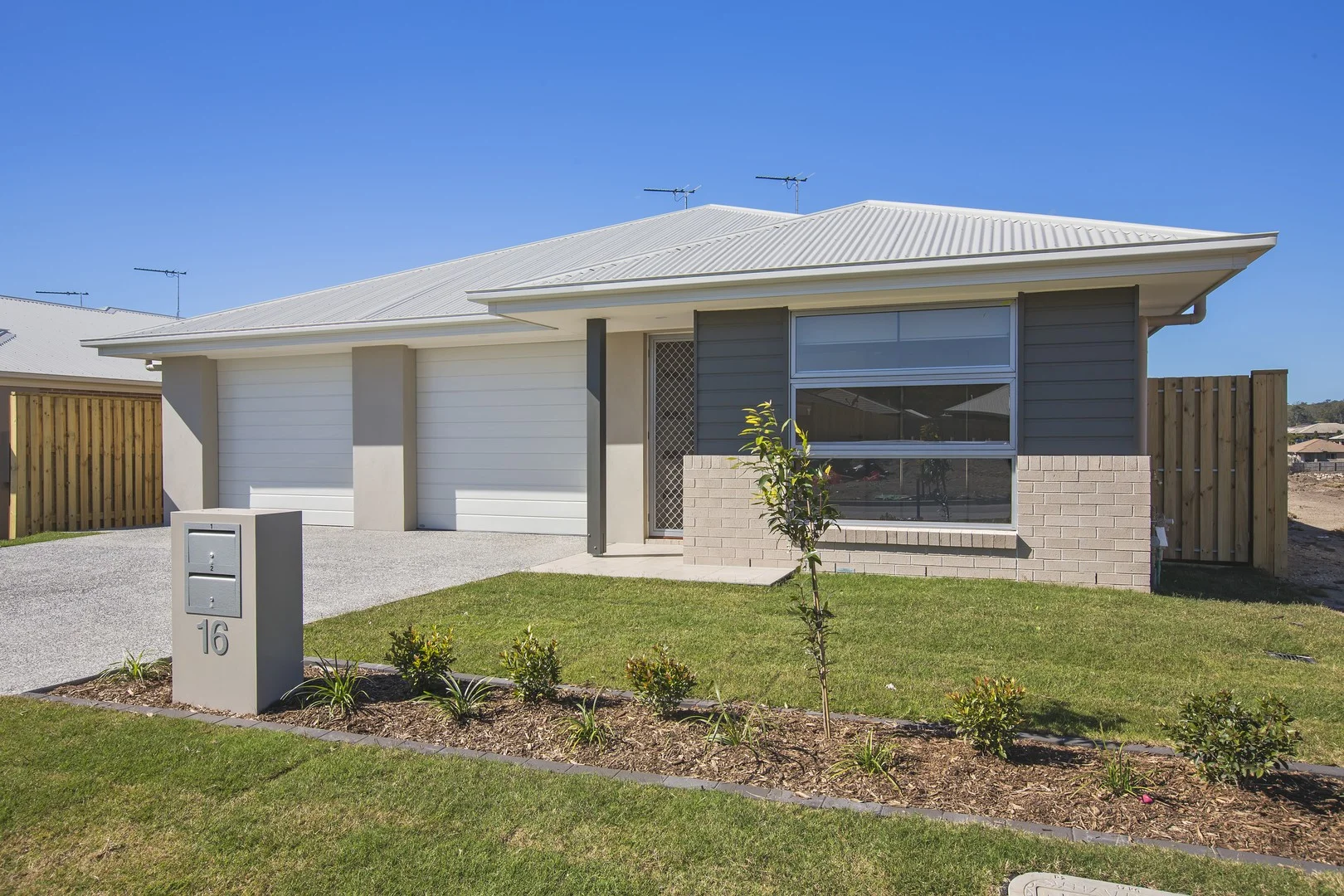 2/16 Vargon Cct, Holmview QLD 4207