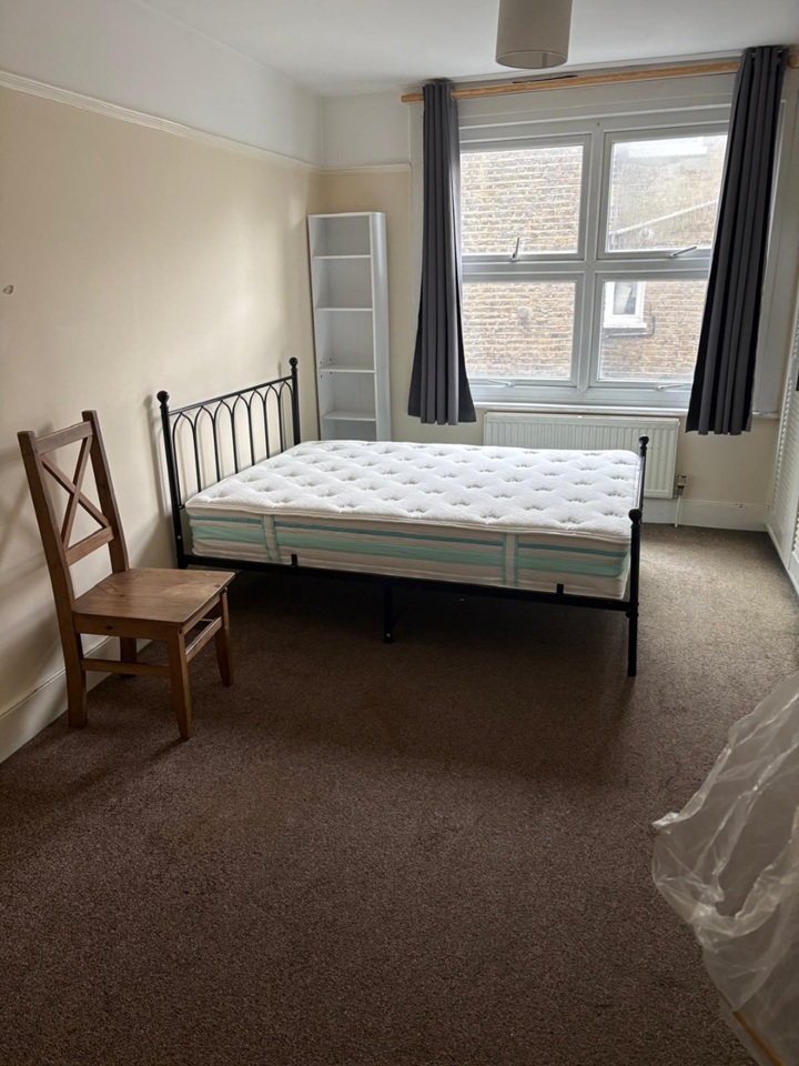 4 Bed Flat, Helix Gardens, SW2, N1 7GU photo 2