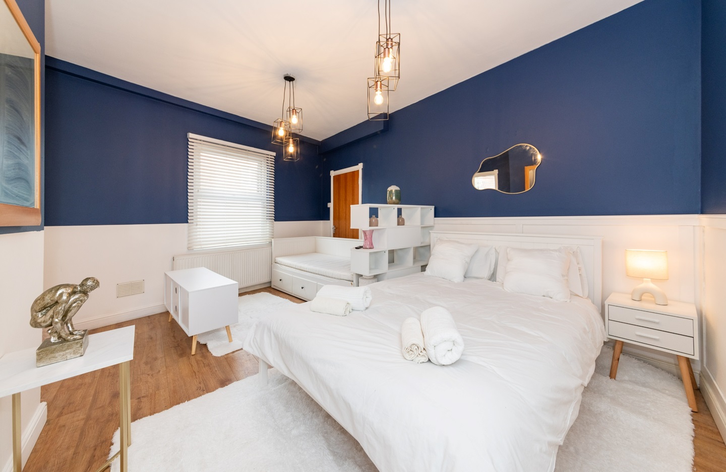 1 Bed Flat, Goosbrok Road, RG4, N1 7GU