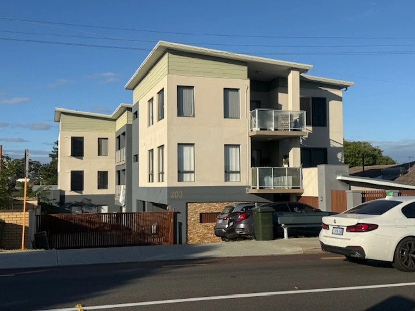 1/203 Belmont Ave, Cloverdale WA 6105