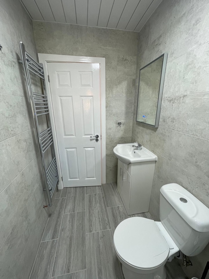 Additional image 8 of 1 Bed Flat, Pitcroft Avenue, RG6, N1 7GU