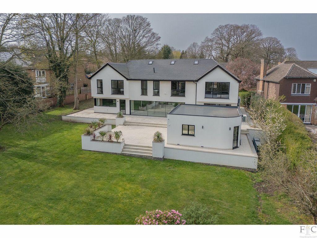 5 bed detached house for saleThe Broadway, Leicester LE2 photo 4