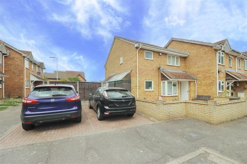 Newcombe Rise, West Drayton UB7