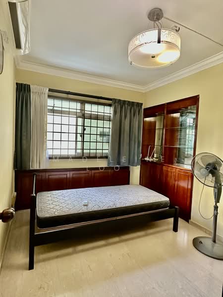 370 Woodlands Avenue 1