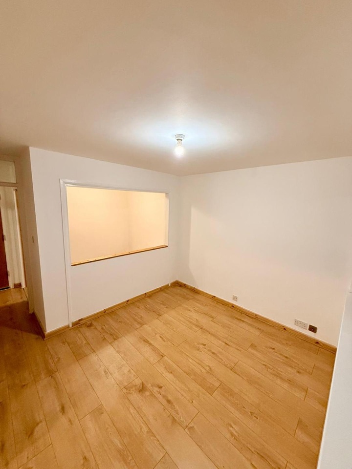 Studio Flat, Reading, RG1, N1 7GU photo 2