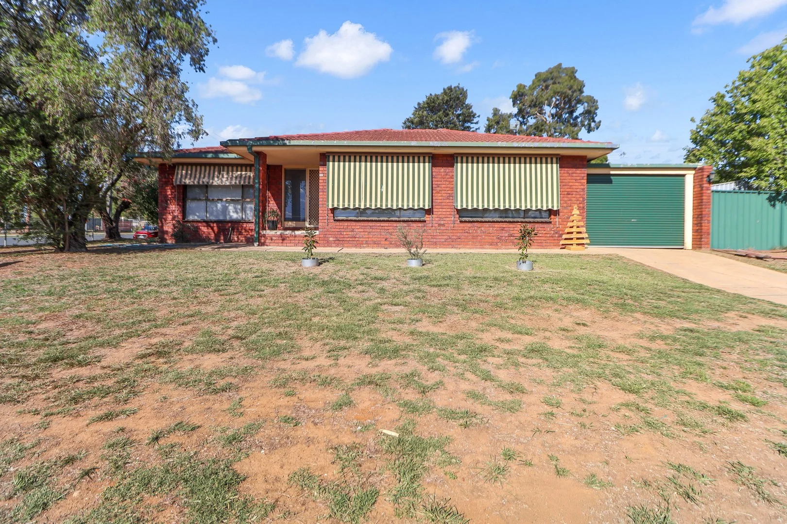174 Fernleigh Road, Mount Austin NSW 2650