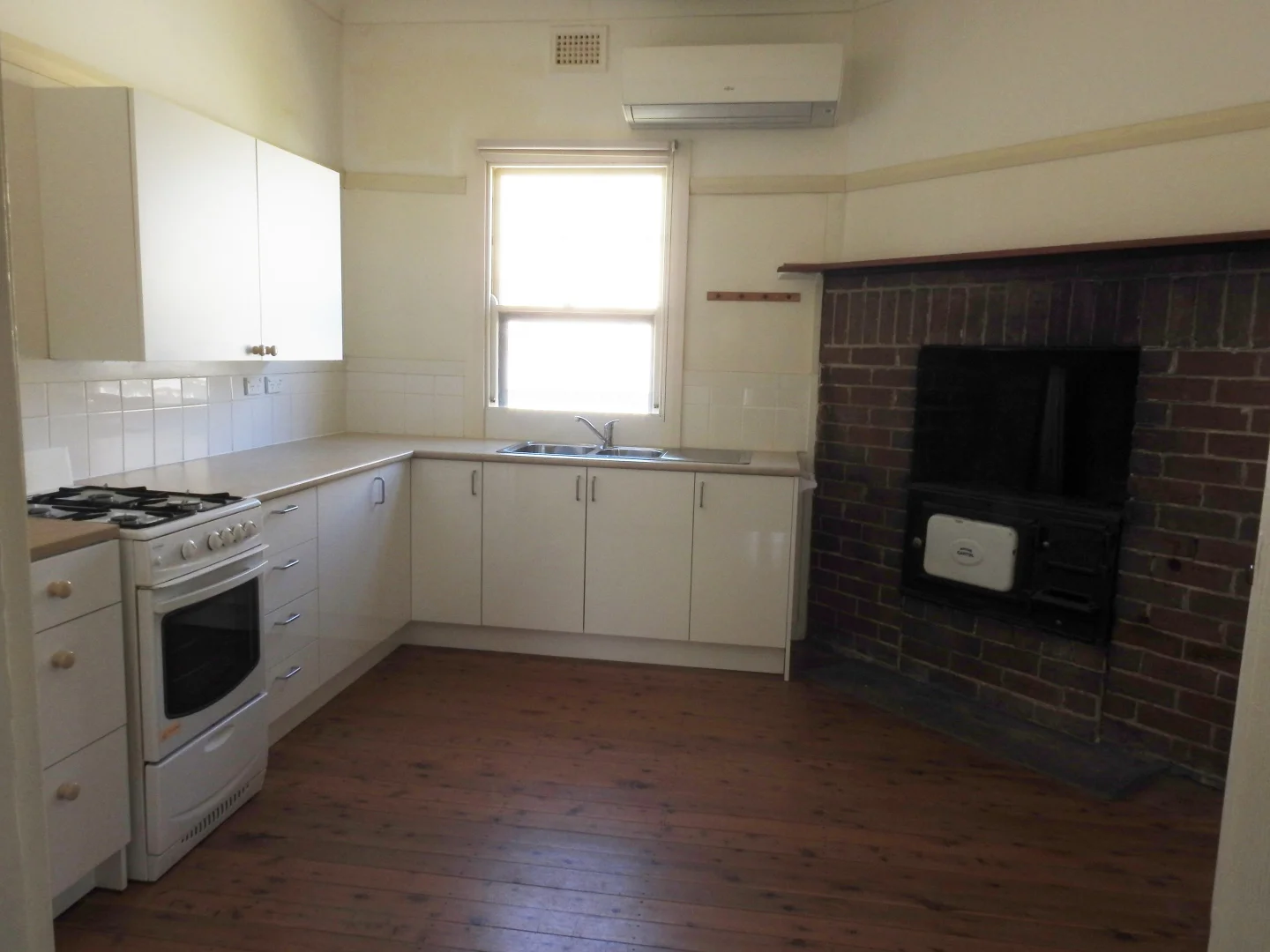 Additional image 2 of 49 Binalong Street, Young NSW 2594