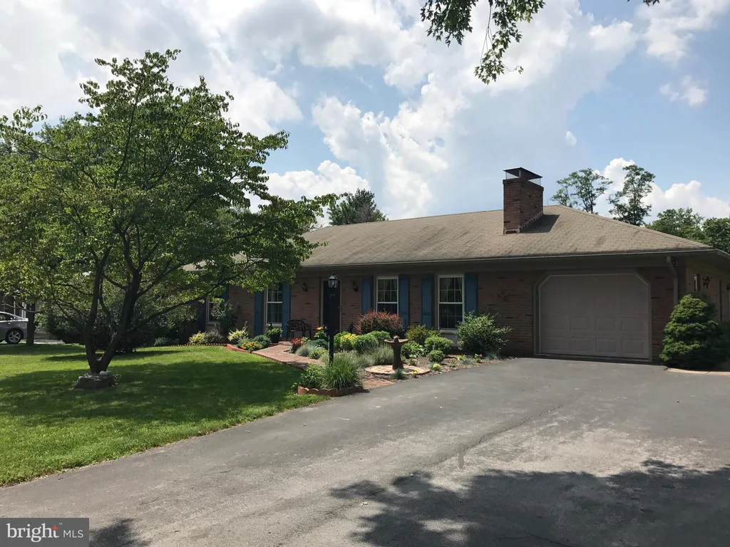 10602 Peachtree Lane, Williamsport, MD 21795