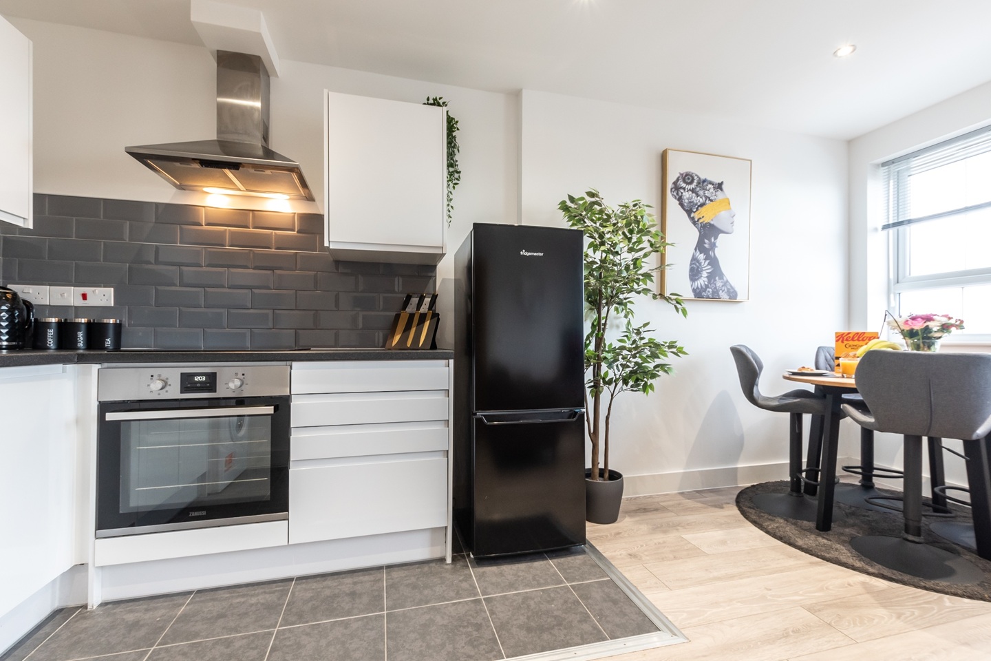 2 Bed Flat, Atlantic Mansions, SO14, N1 7GU photo 3