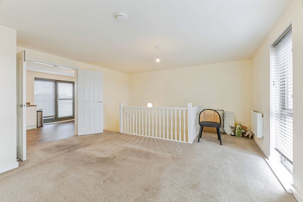 2 bed flat for saleTranchet Lane, Upton, Northampton, Northamptonshire NN5 photo 4