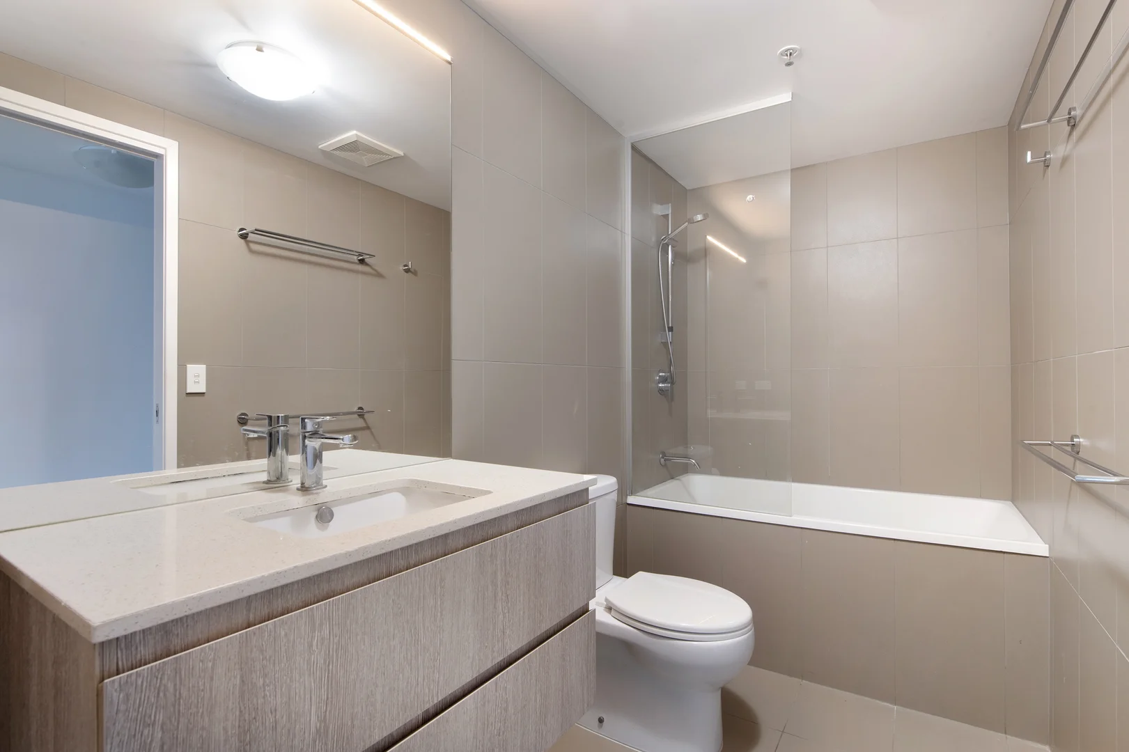 Additional image 11 of 806/378 Marine Parade, Labrador QLD 4215