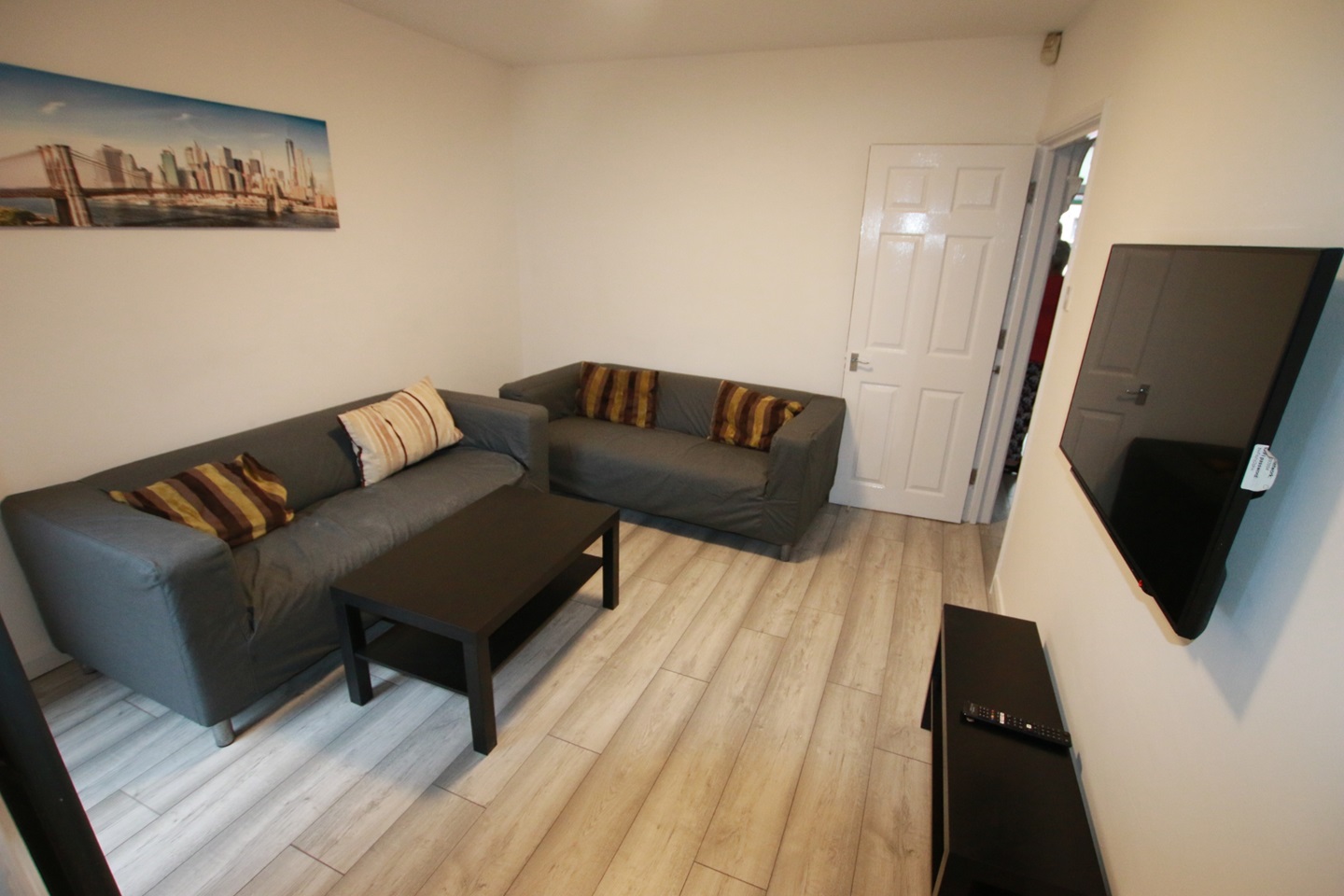 Additional image 4 of 6 Bed Terraced House, Grange Avenue, RG6, N1 7GU