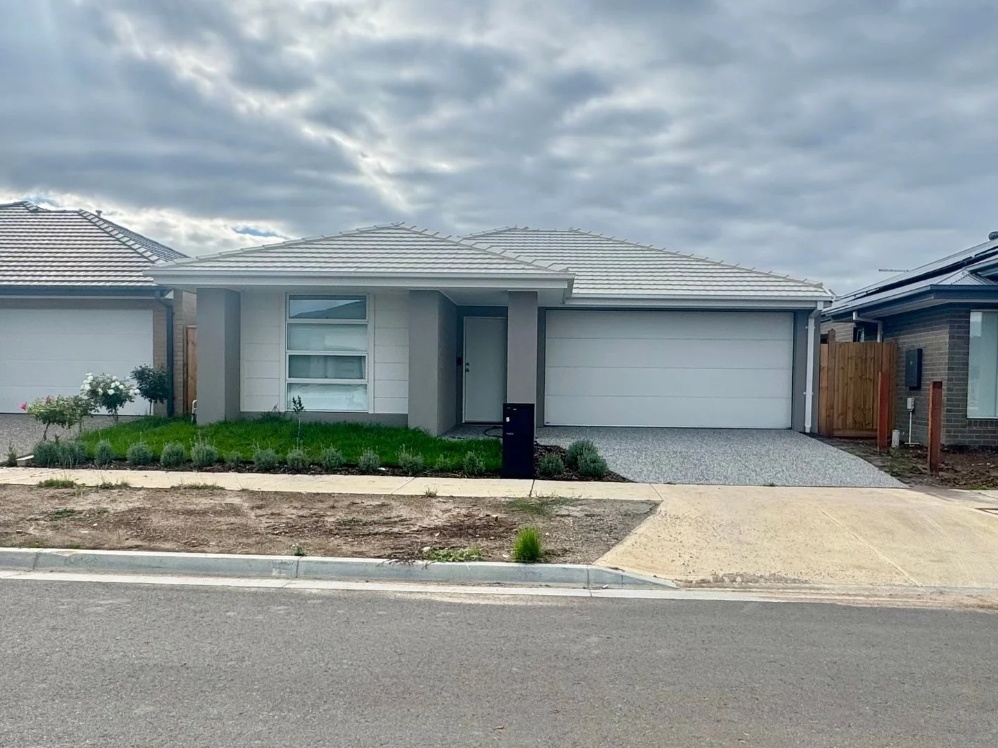 5 Lismac Ave, Clyde North VIC 3978