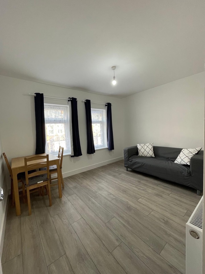 Additional image 5 of 1 Bed Flat, Pitcroft Avenue, RG6, N1 7GU