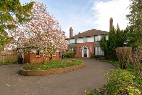Addiscombe Road, Shirley CR0