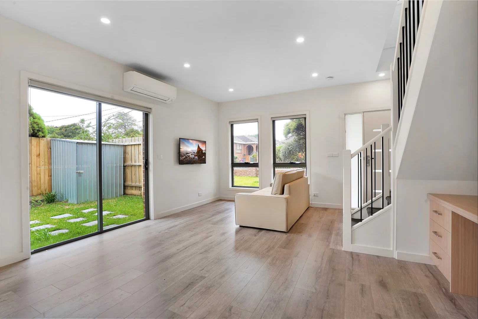 Additional image 2 of 1/5 Dobson Avenue, Oakleigh East VIC 3166