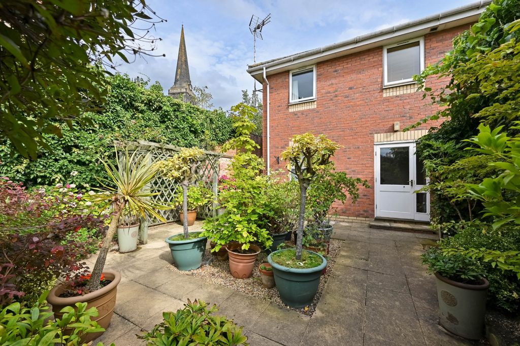 Additional image 2 of 2 bed flat for saleBarbican Mews, York YO10