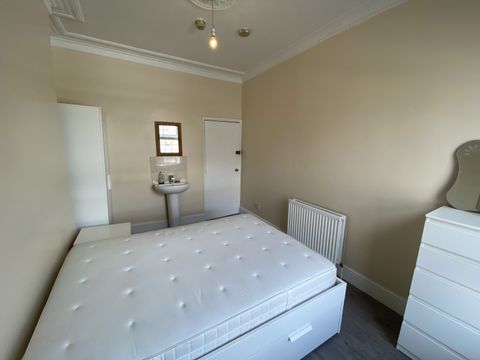 110 Blackheath Road SE10, Room to rent
