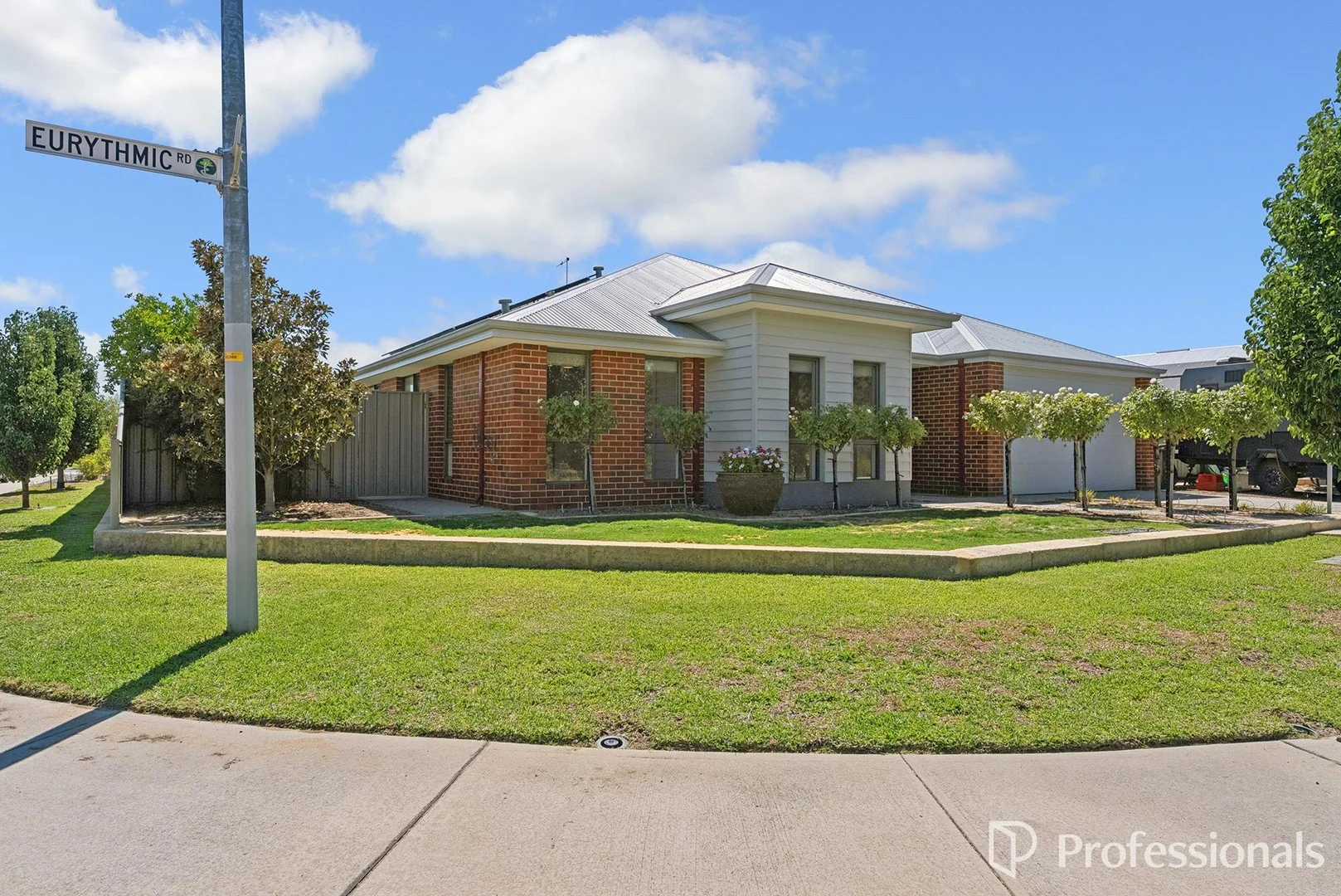 13 Eurythmic Road, Byford WA 6122