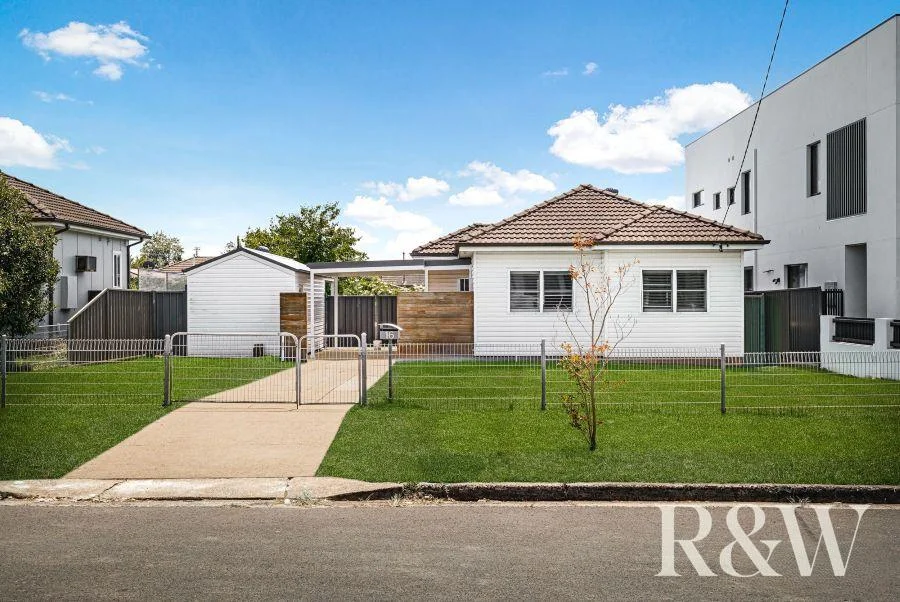 16 Dan Crescent, Colyton NSW 2760