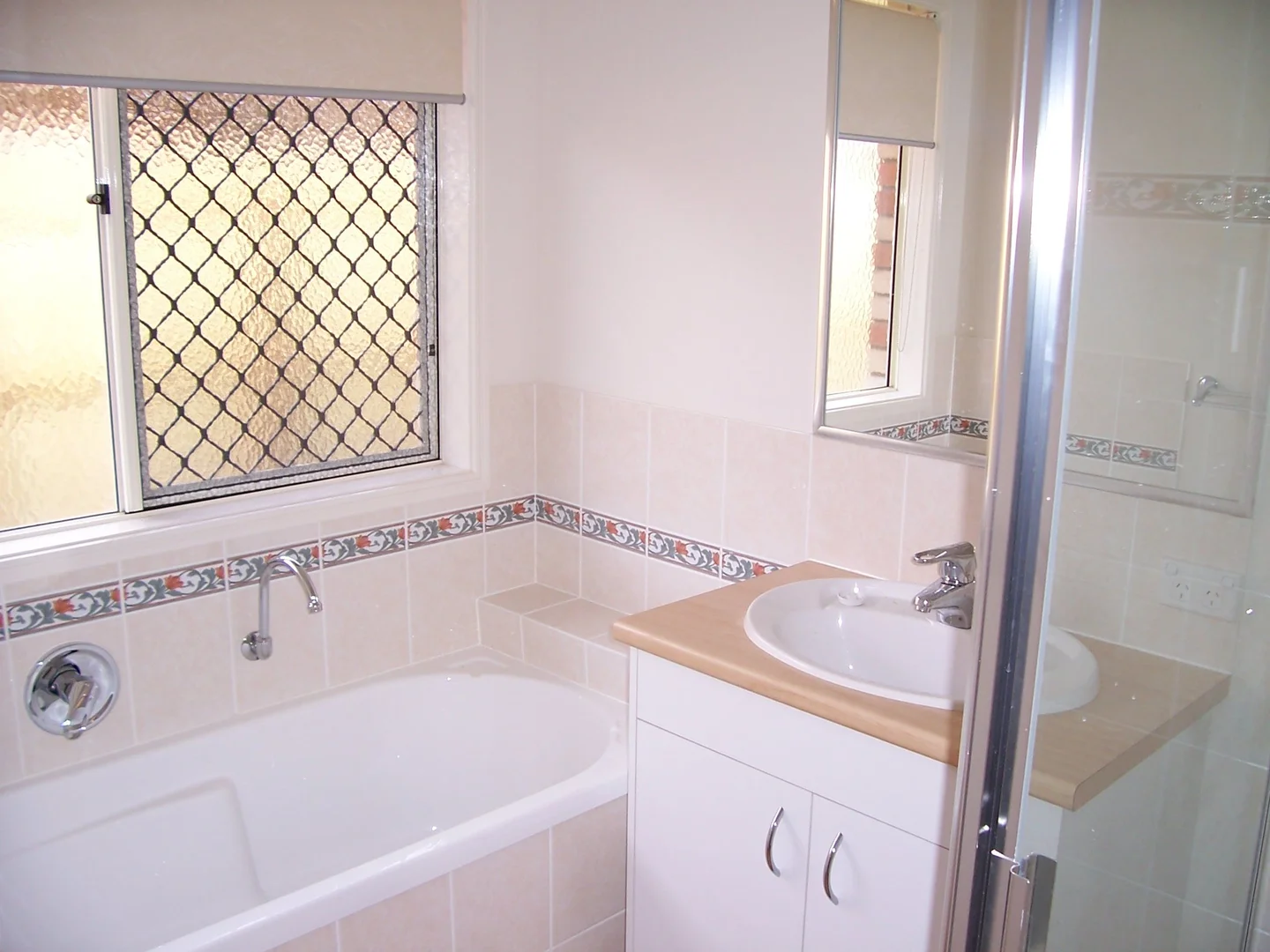 2 Ghostgum Close, Taigum QLD 4018 photo 3