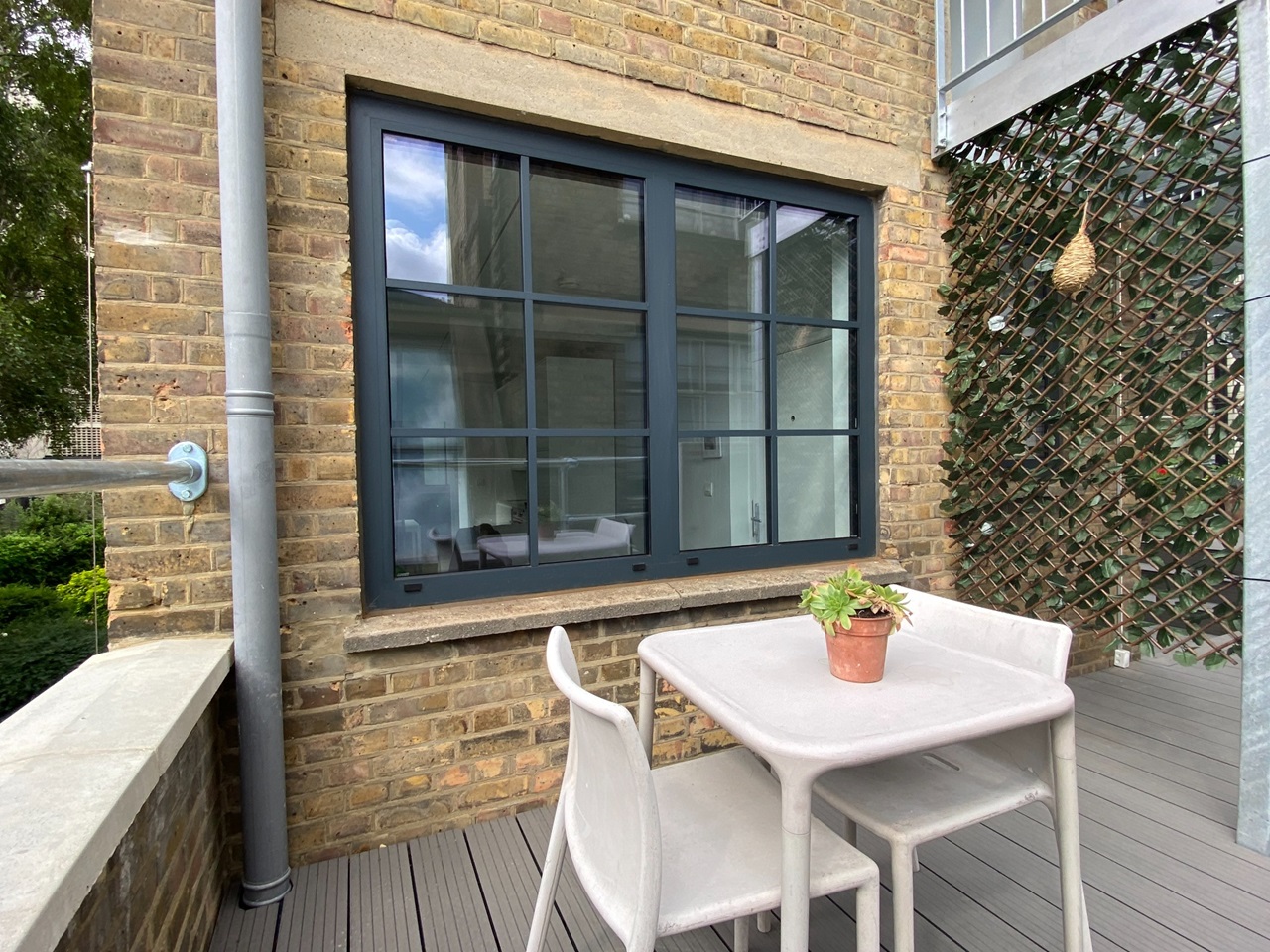 1 Bed Flat, Shrewsbury Court, EC1Y, N1 7GU