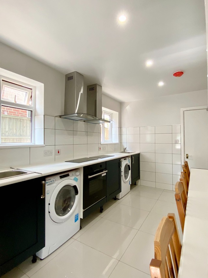 Additional image 16 of 5 Bed Semi-Detached House, Mayfield Road, SO17, N1 7GU
