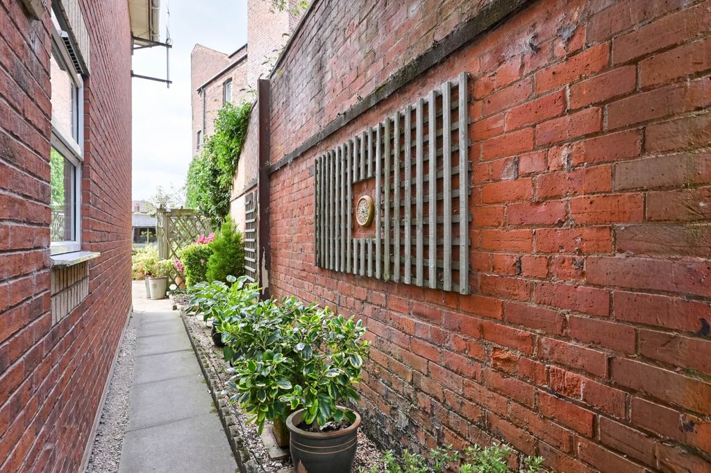 Additional image 12 of 2 bed flat for saleBarbican Mews, York YO10
