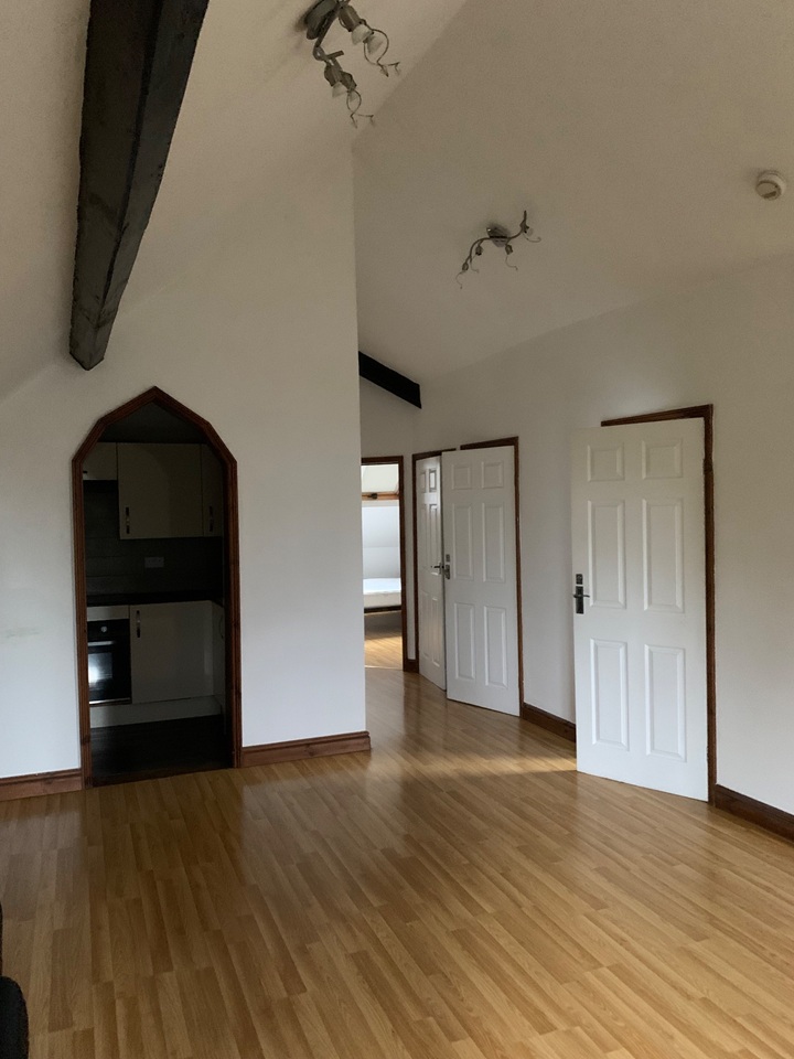 2 Bed Flat, St. Columbas Close, CV1, N1 7GU photo 3