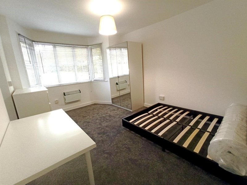 Additional image 2 of Room in a Shared House, Tilehurst Road, RG30, N1 7GU